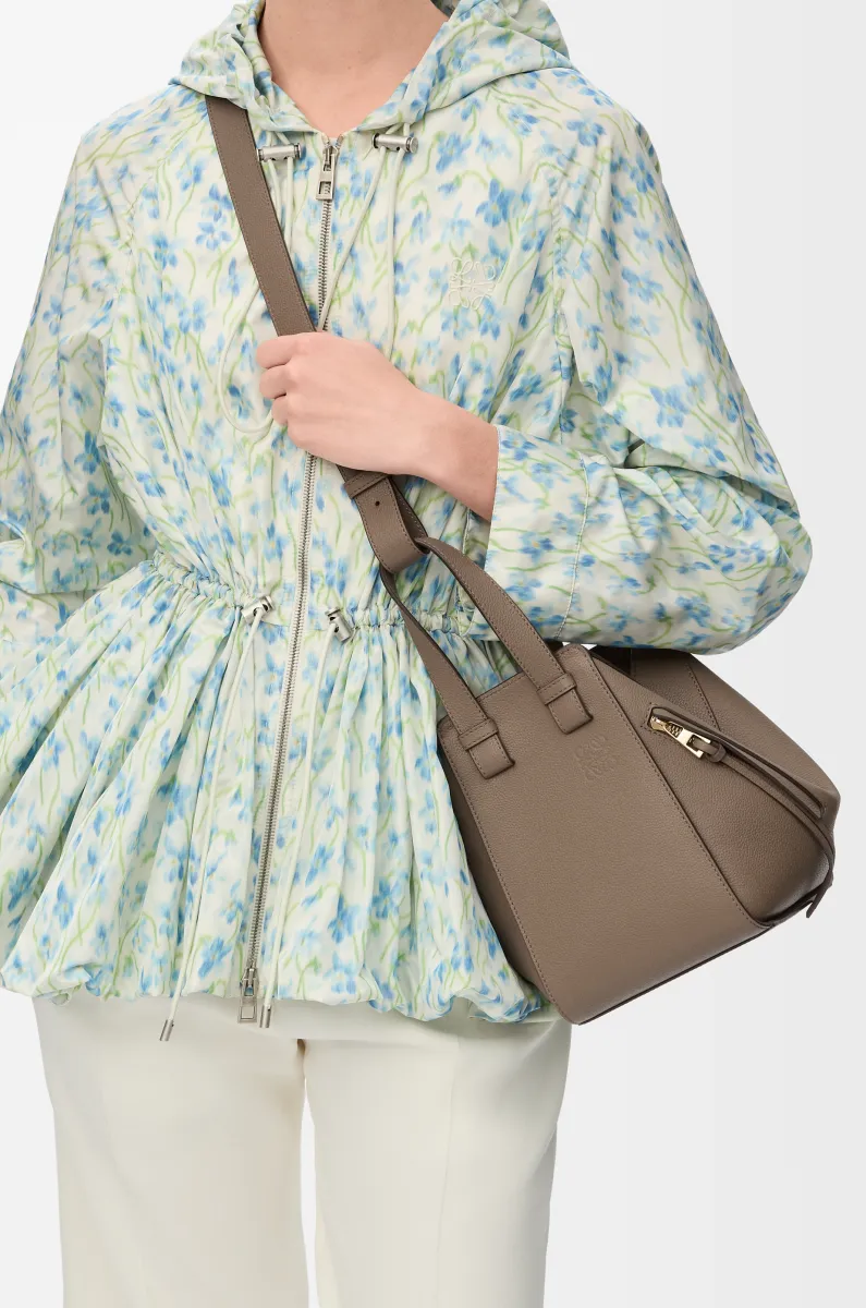 柔软粒面牛皮革 Hammock Compact 手袋