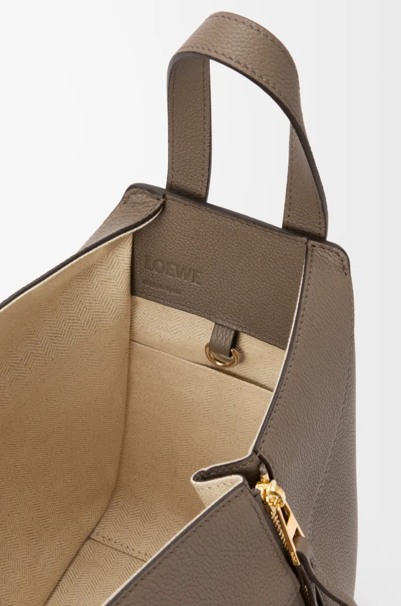 柔软粒面牛皮革 Hammock Compact 手袋