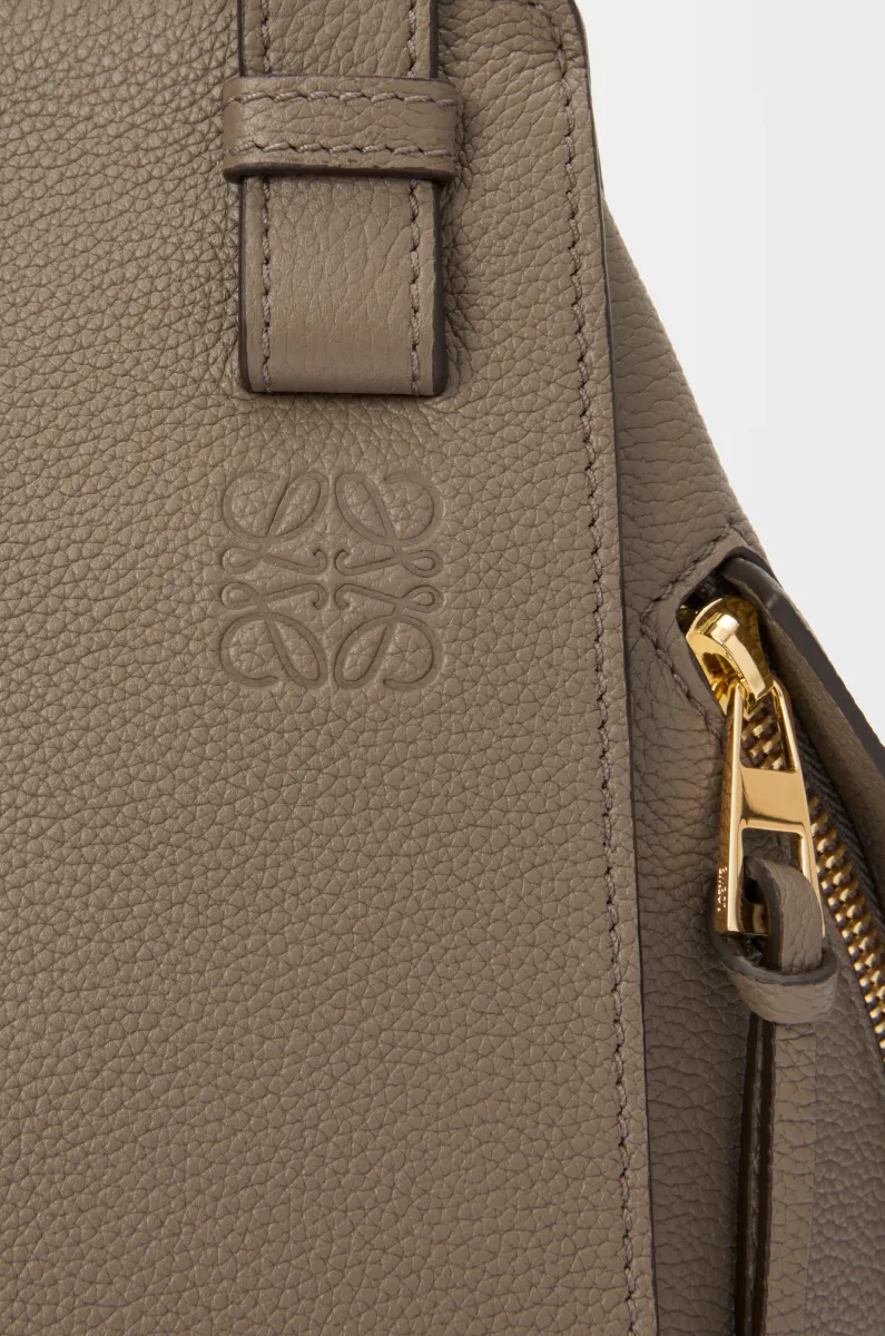 柔软粒面牛皮革 Hammock Compact 手袋