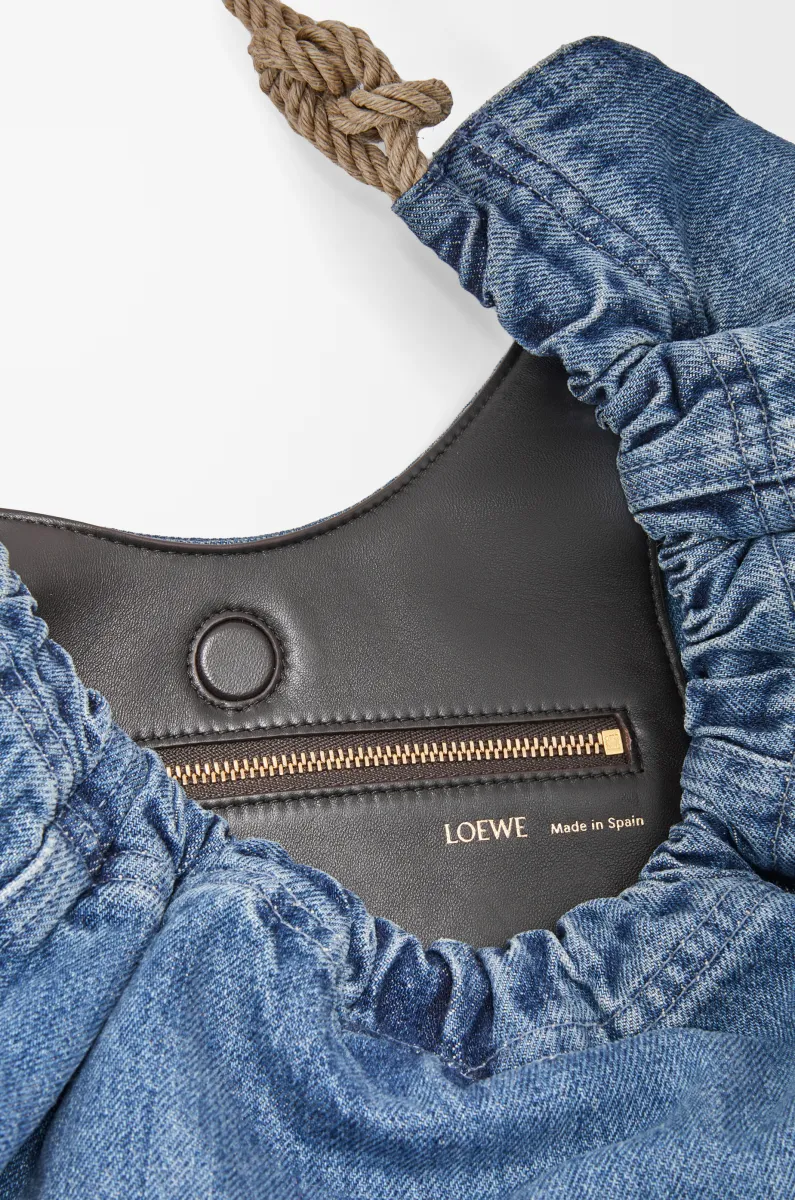 中号水洗丹宁 Squeeze 手袋