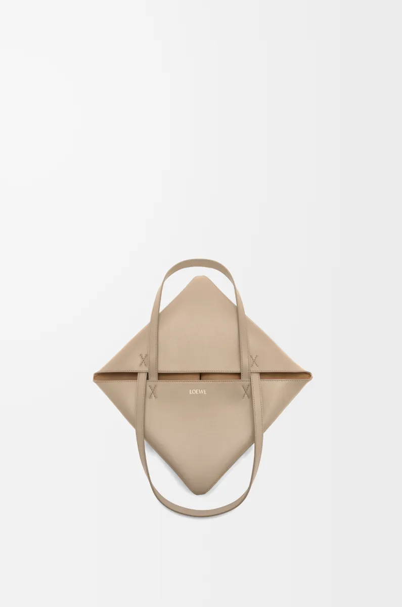 中号亮面牛皮革 Puzzle Fold 手袋