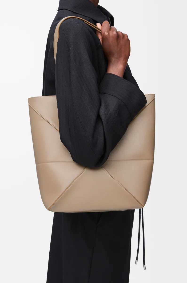 中号亮面牛皮革 Puzzle Fold 手袋