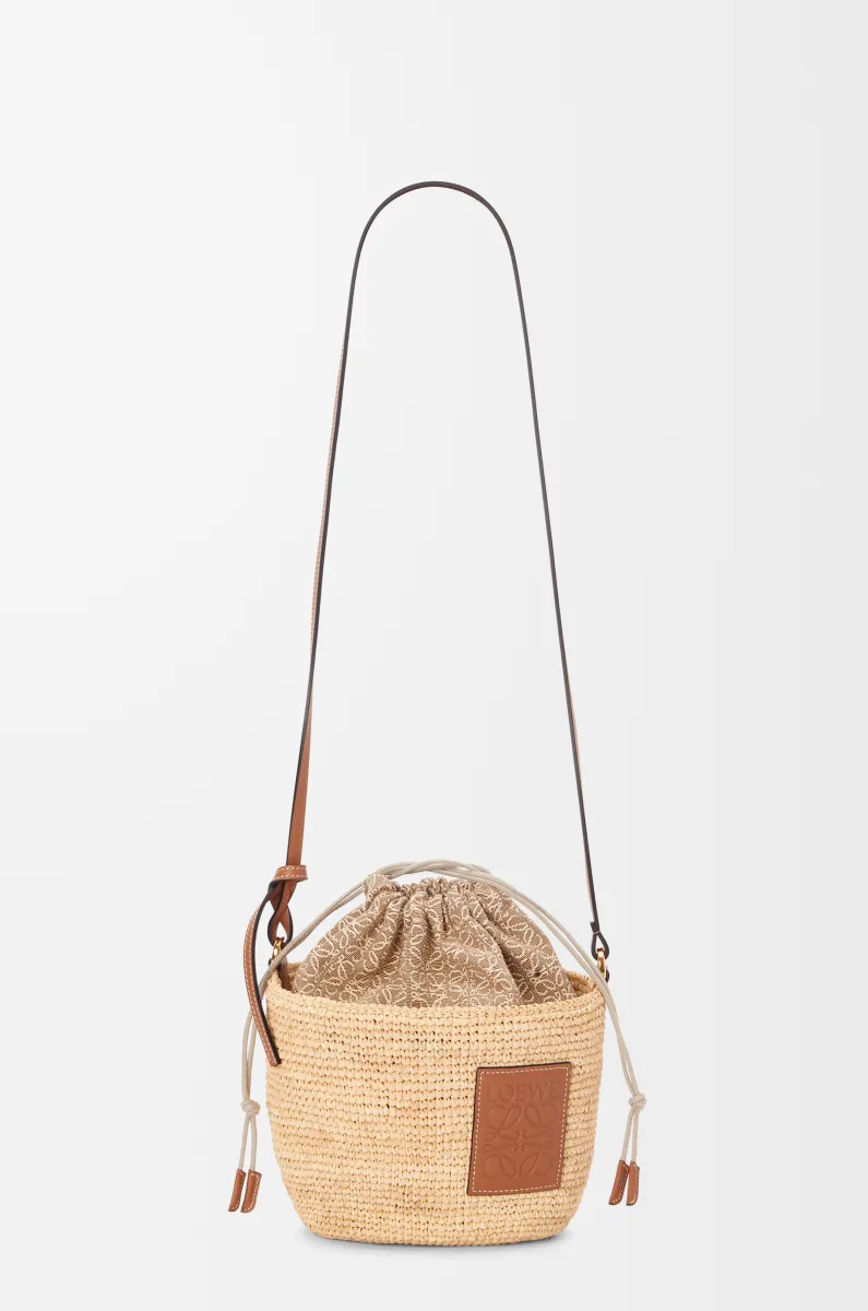 拉菲草和牛皮革 Pochette 手袋