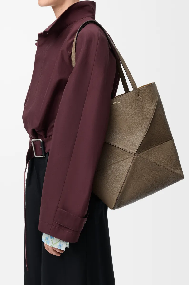 中号柔软粒面牛皮革 Puzzle Fold 手袋