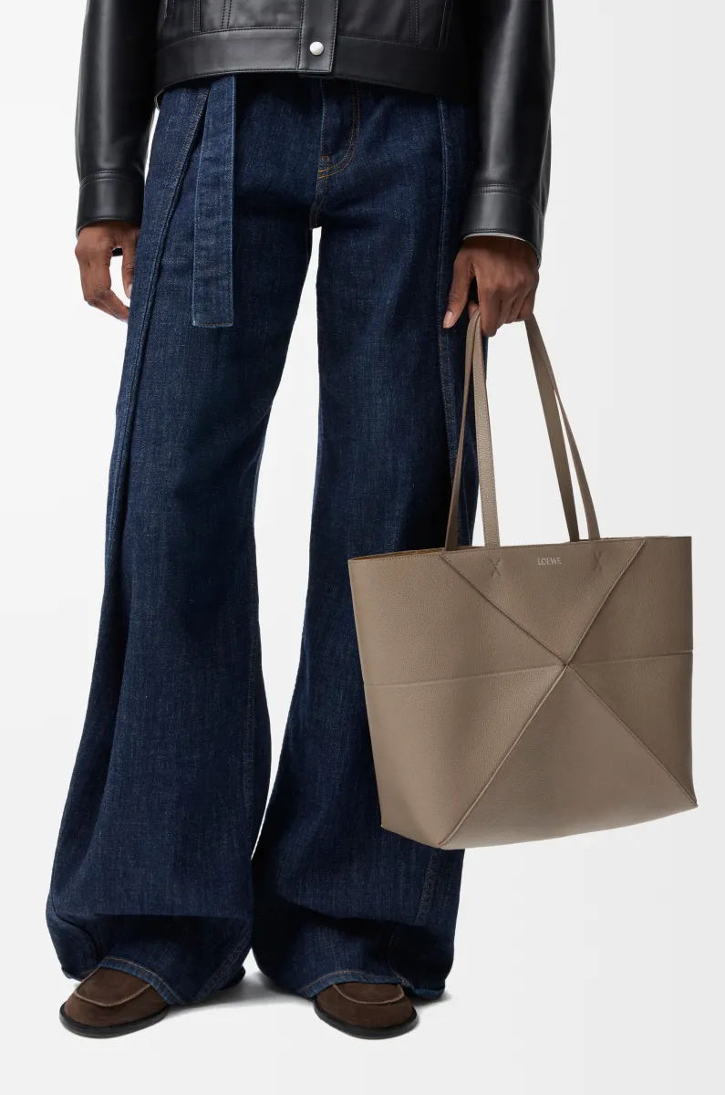 中号柔软粒面牛皮革横版 Puzzle Fold 手袋