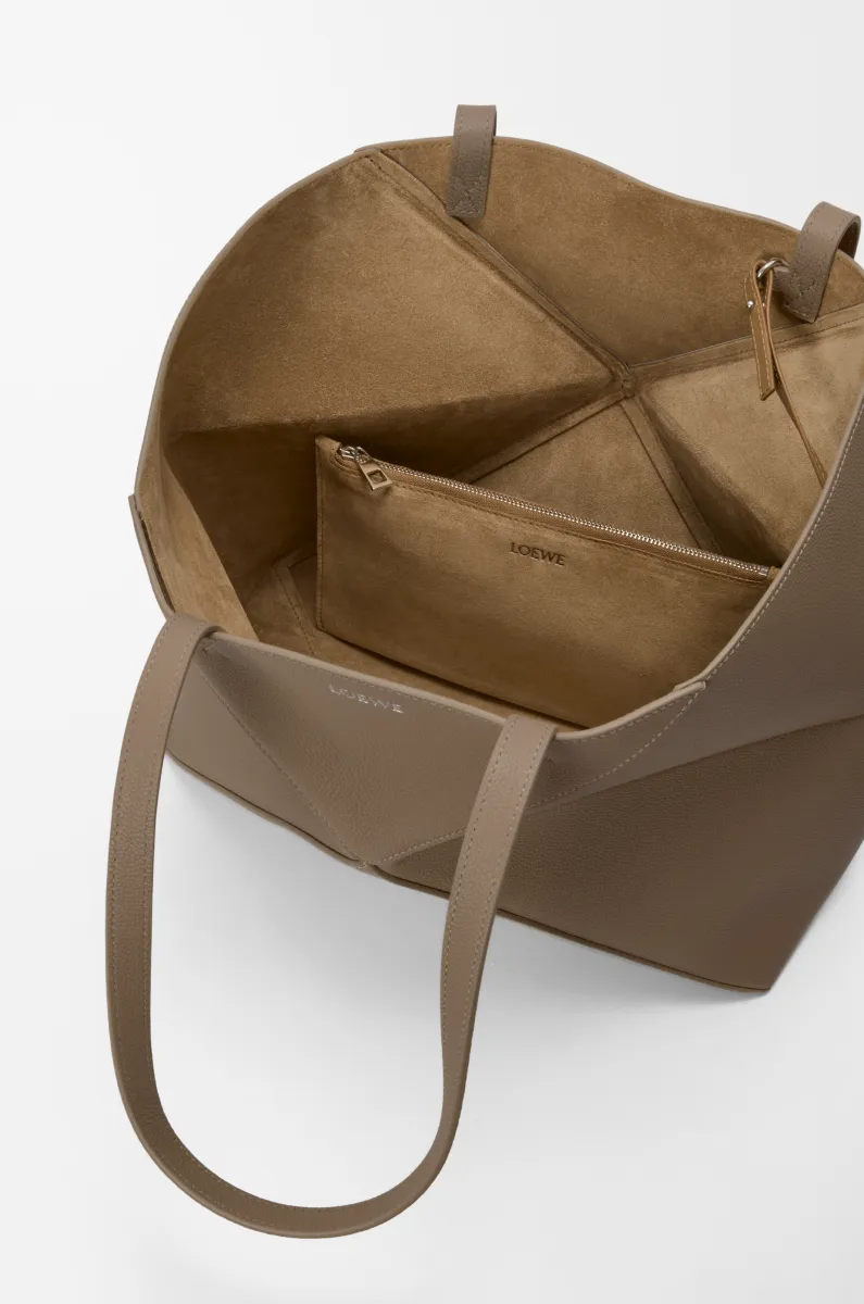 中号柔软粒面牛皮革横版 Puzzle Fold 手袋