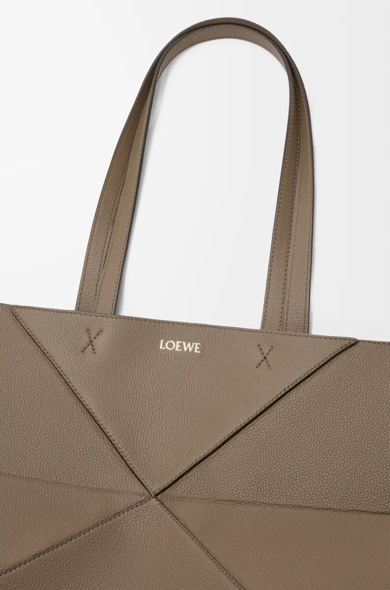 中号柔软粒面牛皮革横版 Puzzle Fold 手袋