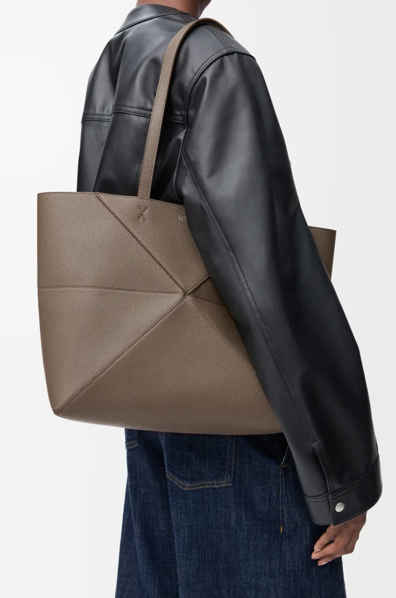 中号柔软粒面牛皮革横版 Puzzle Fold 手袋