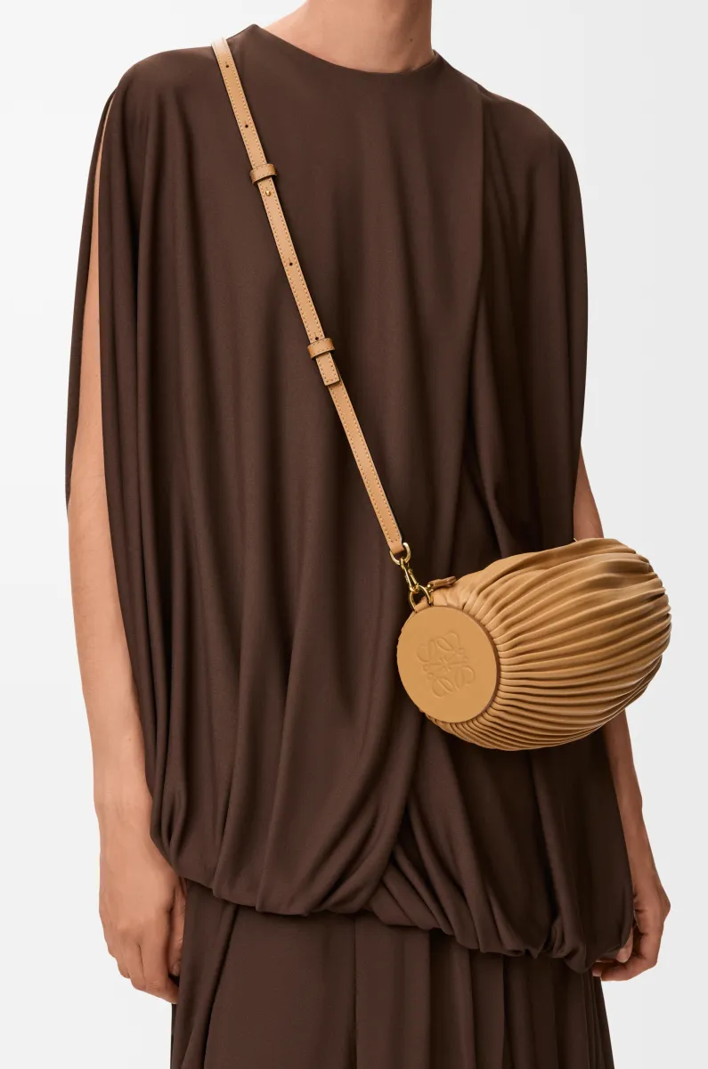 褶裥纳帕羊皮革手链小包