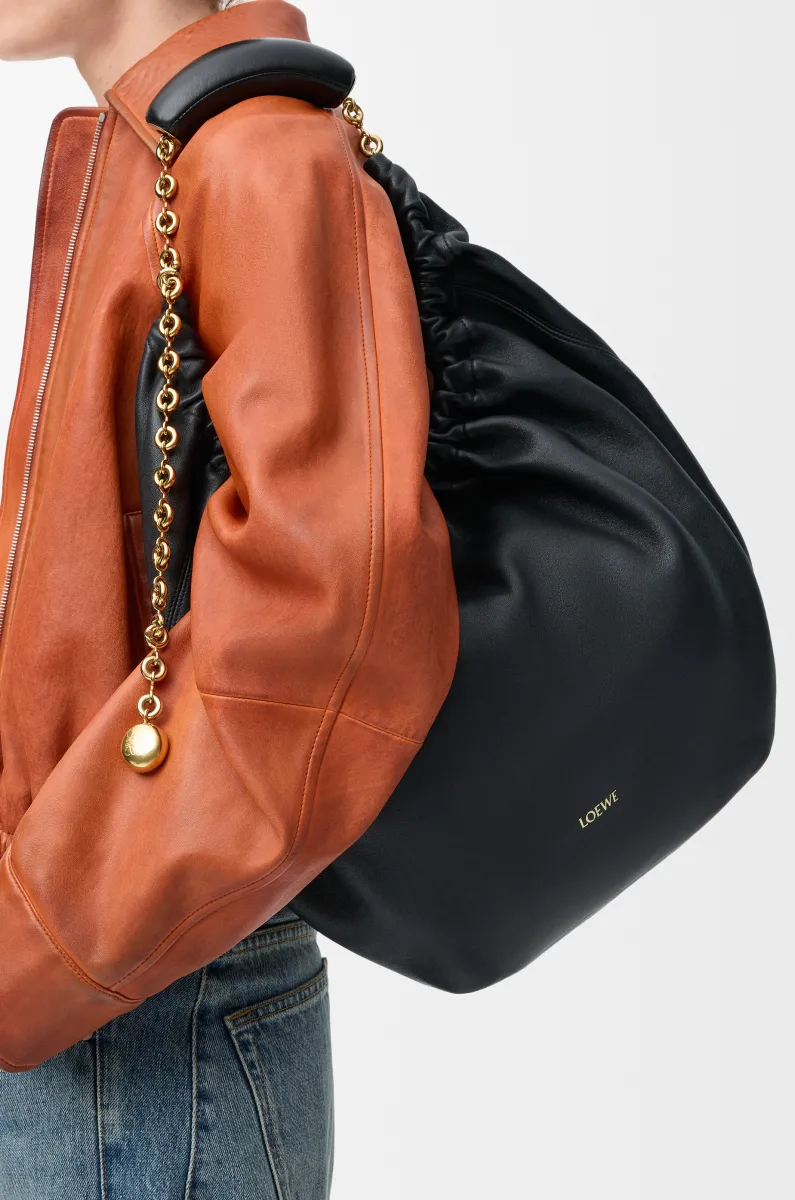 中号柔软纳帕羊皮革 Squeeze 手袋