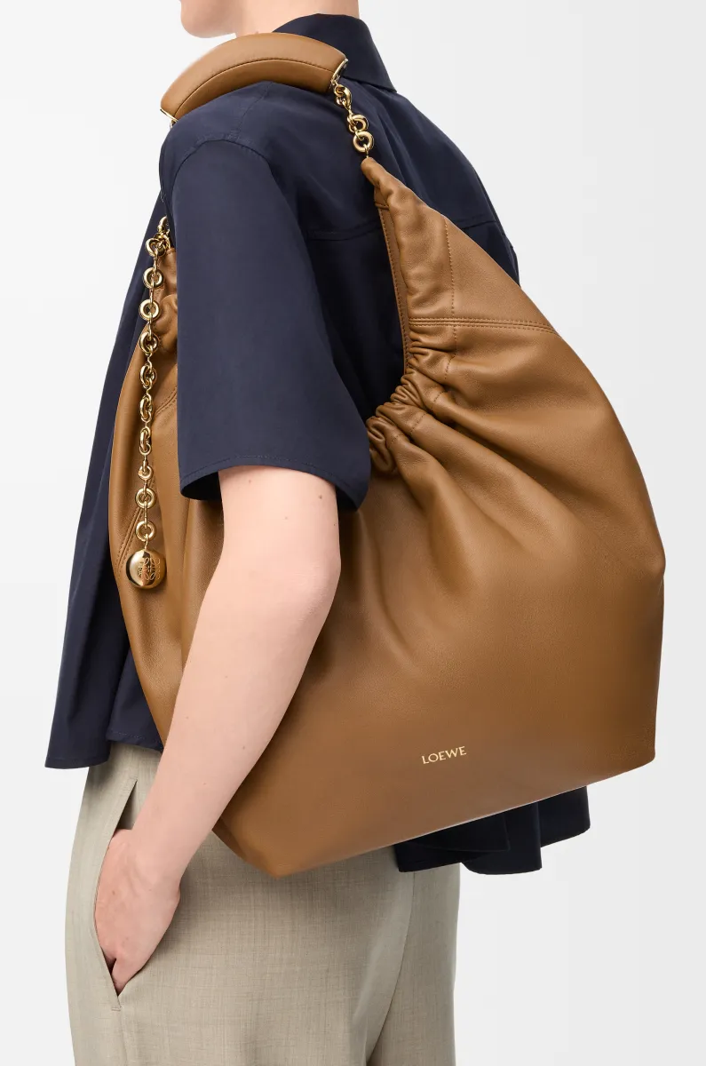 中号柔软纳帕羊皮革 Squeeze 手袋