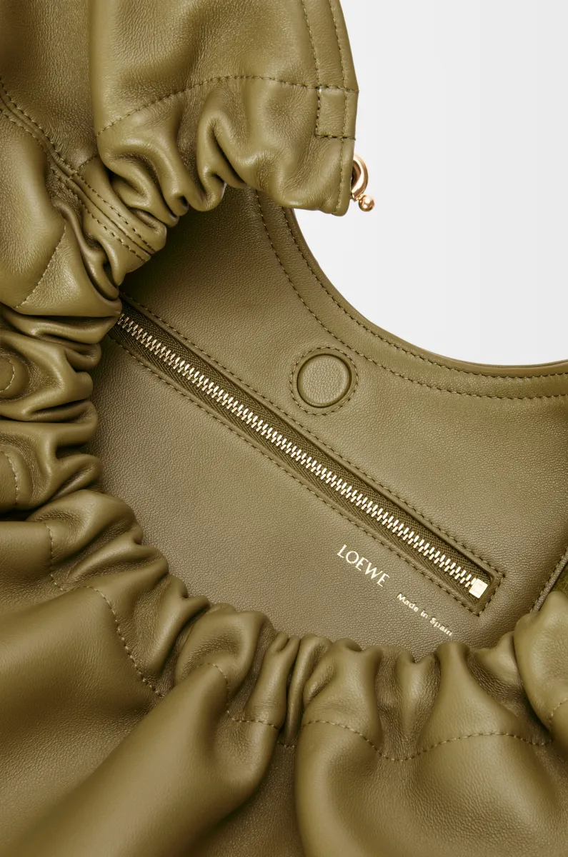 中号柔软纳帕羊皮革 Squeeze 手袋