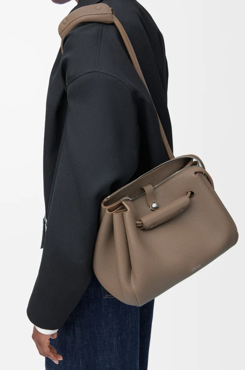 中号柔软粒面牛皮革 Madrid 手袋