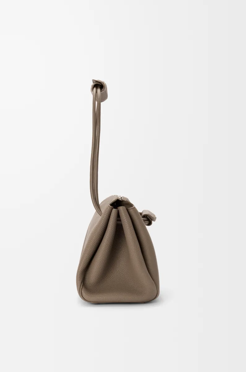 中号柔软粒面牛皮革 Madrid 手袋