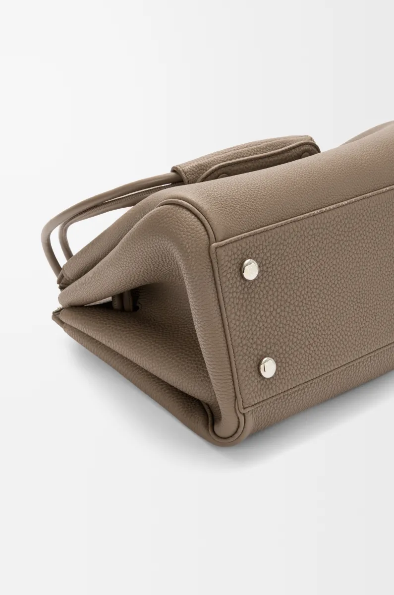 中号柔软粒面牛皮革 Madrid 手袋