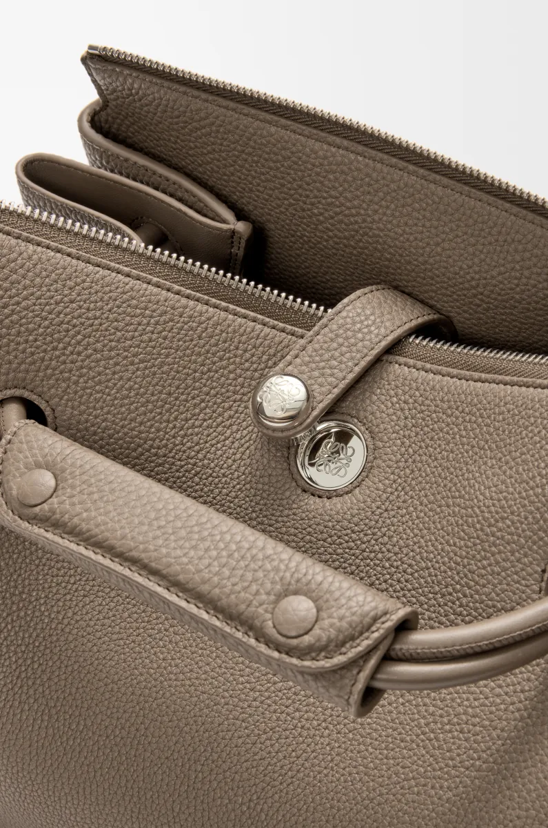 中号柔软粒面牛皮革 Madrid 手袋