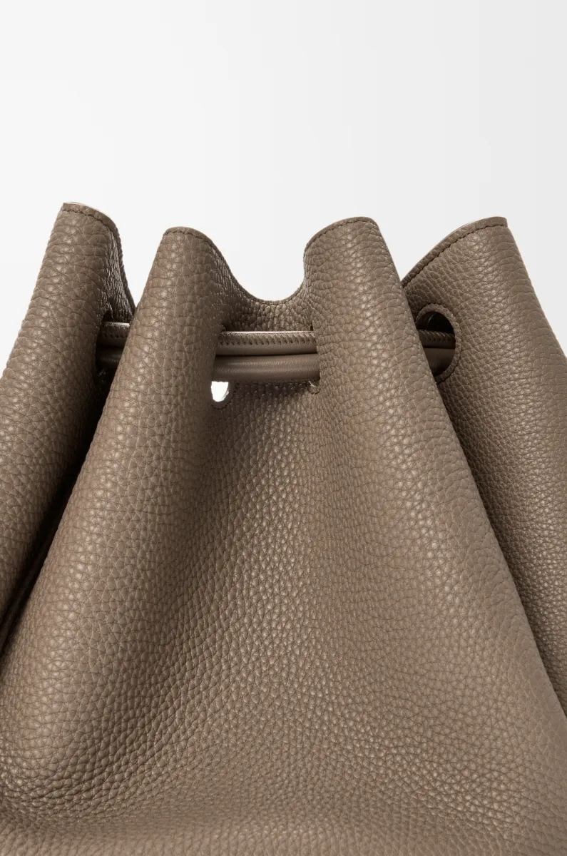 中号柔软粒面牛皮革 Madrid 手袋