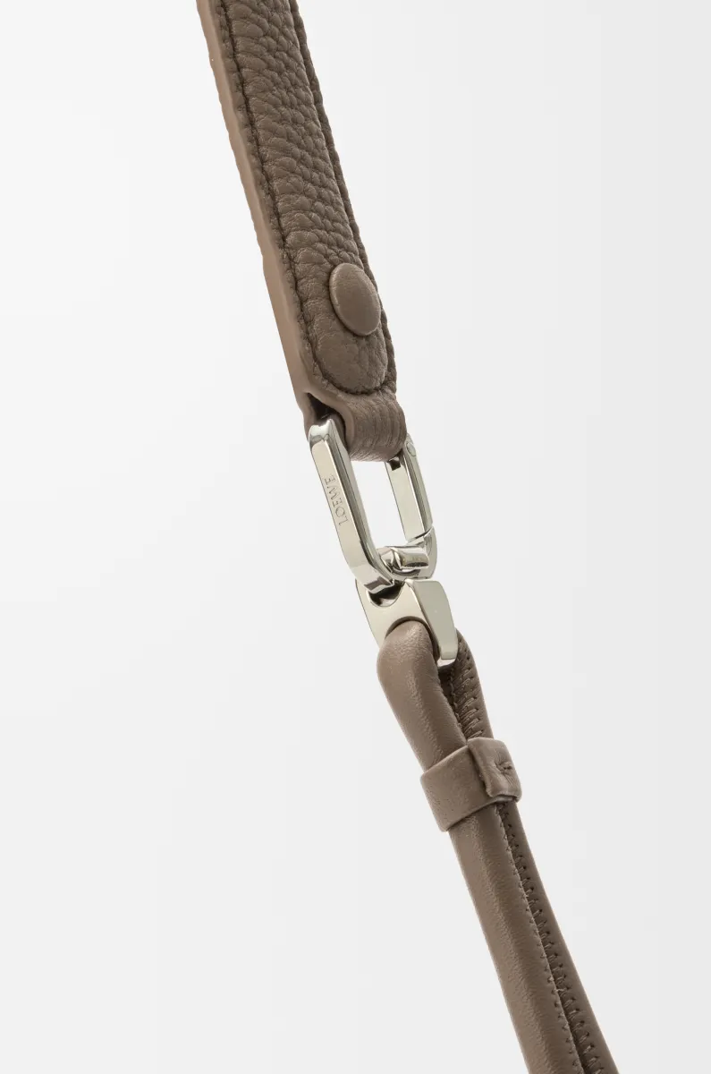 中号柔软粒面牛皮革 Madrid 手袋