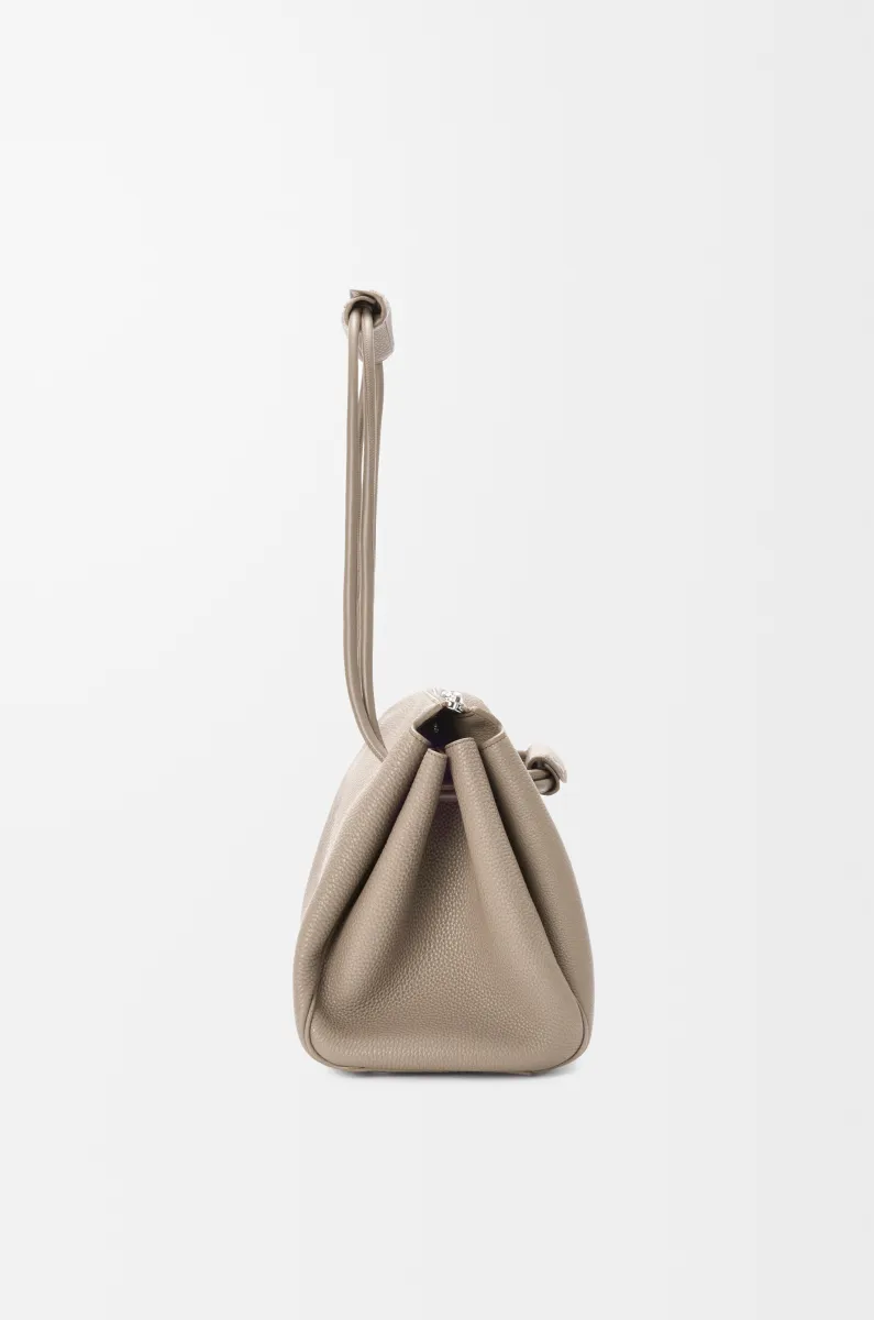 中号柔软粒面牛皮革 Madrid 手袋