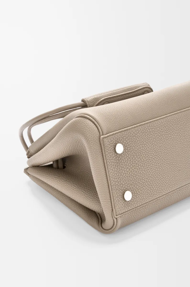 中号柔软粒面牛皮革 Madrid 手袋