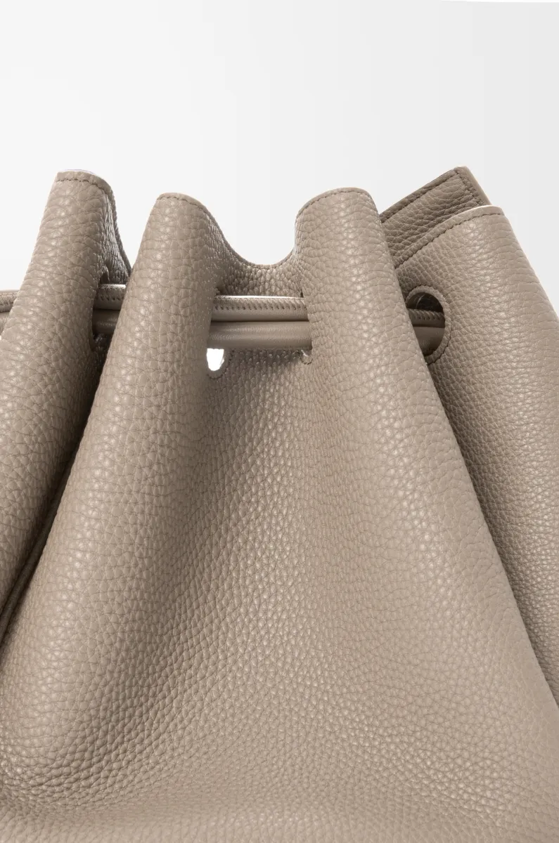 中号柔软粒面牛皮革 Madrid 手袋