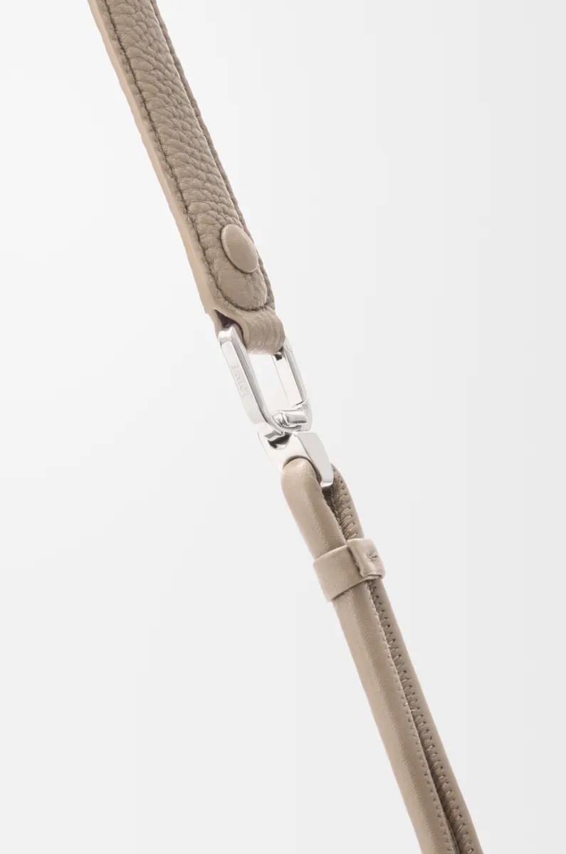 中号柔软粒面牛皮革 Madrid 手袋