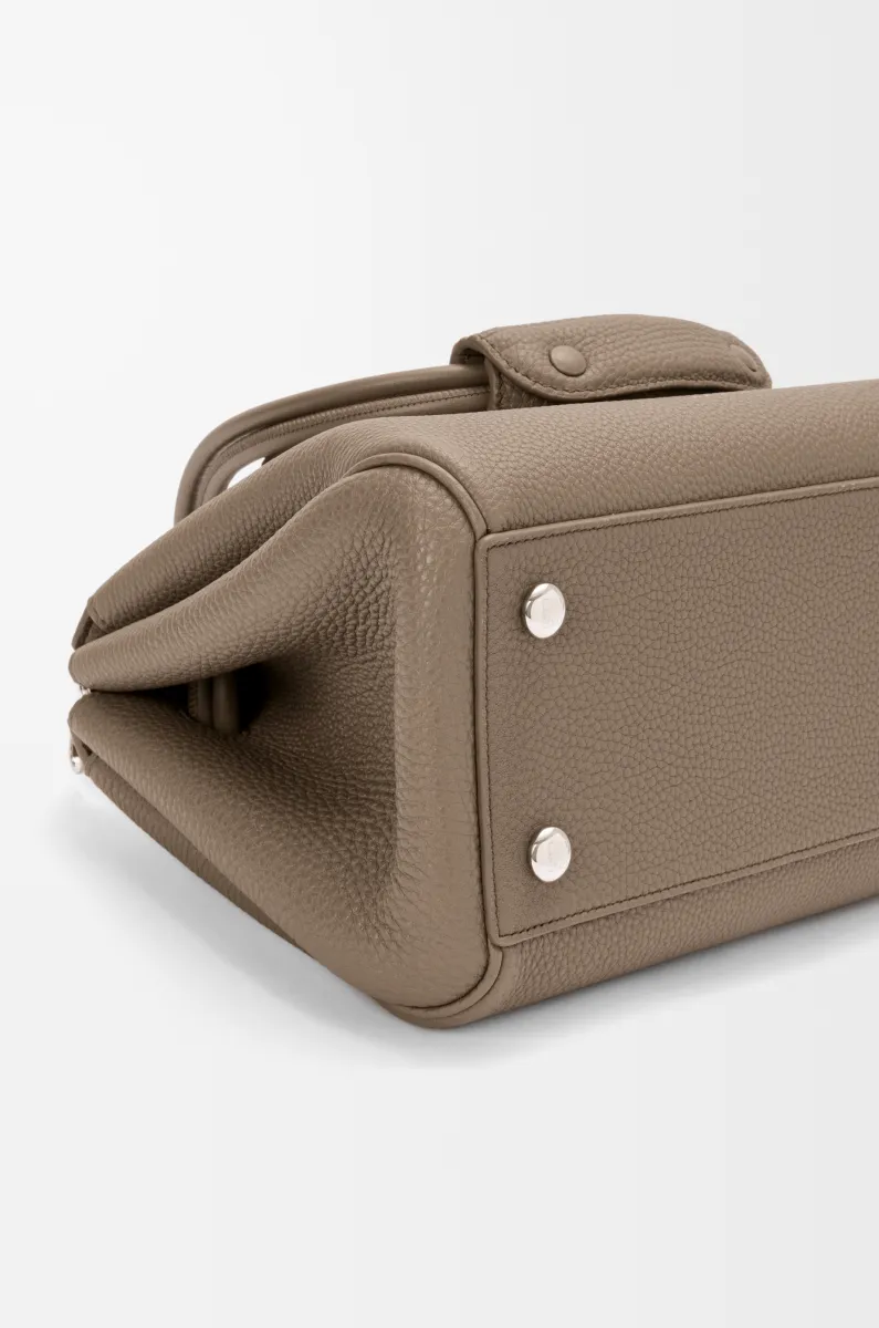 小号柔软粒面牛皮革 Madrid 手袋