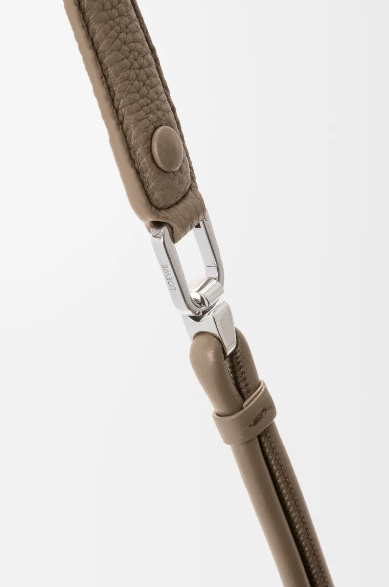 小号柔软粒面牛皮革 Madrid 手袋