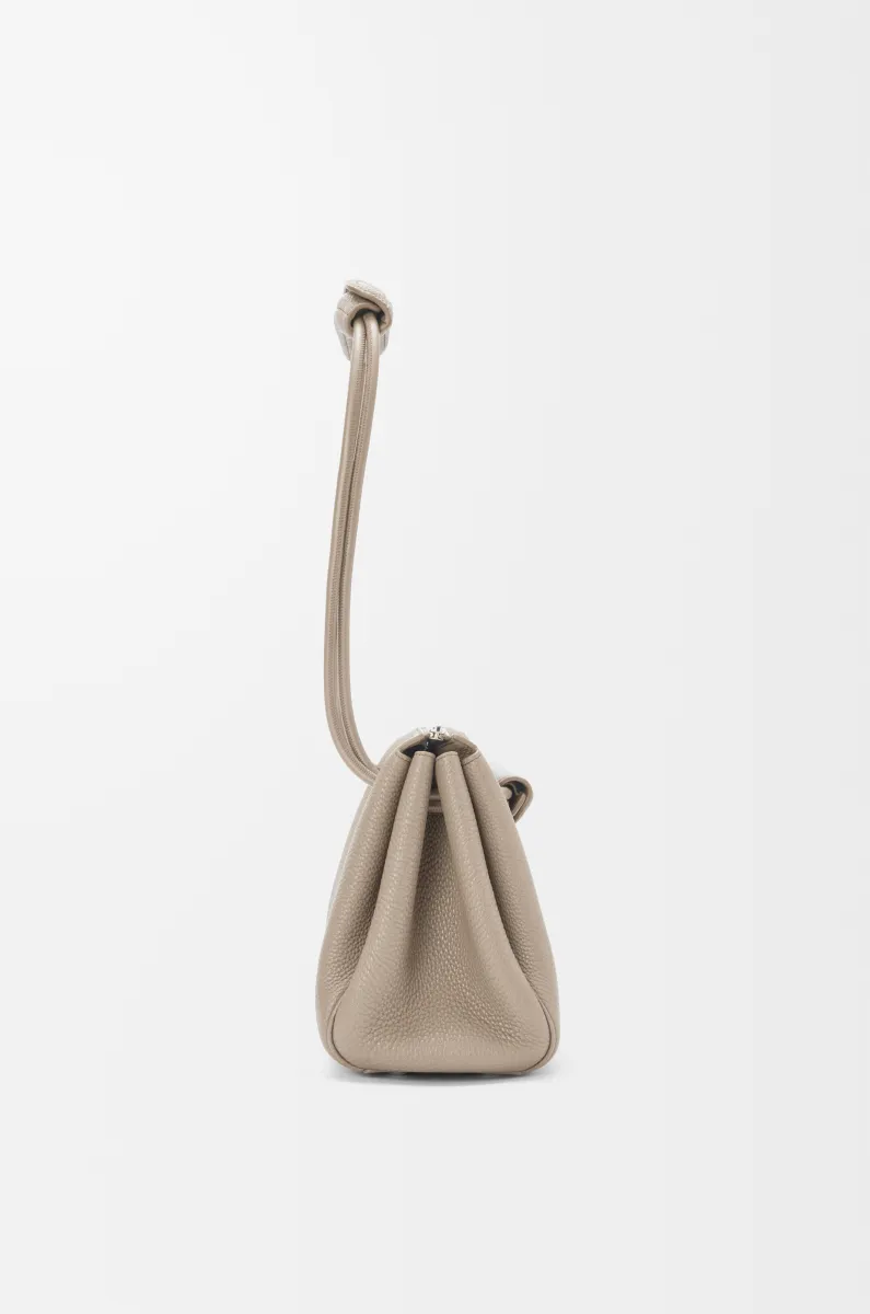 小号柔软粒面牛皮革 Madrid 手袋