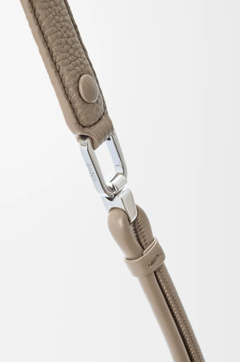 小号柔软粒面牛皮革 Madrid 手袋