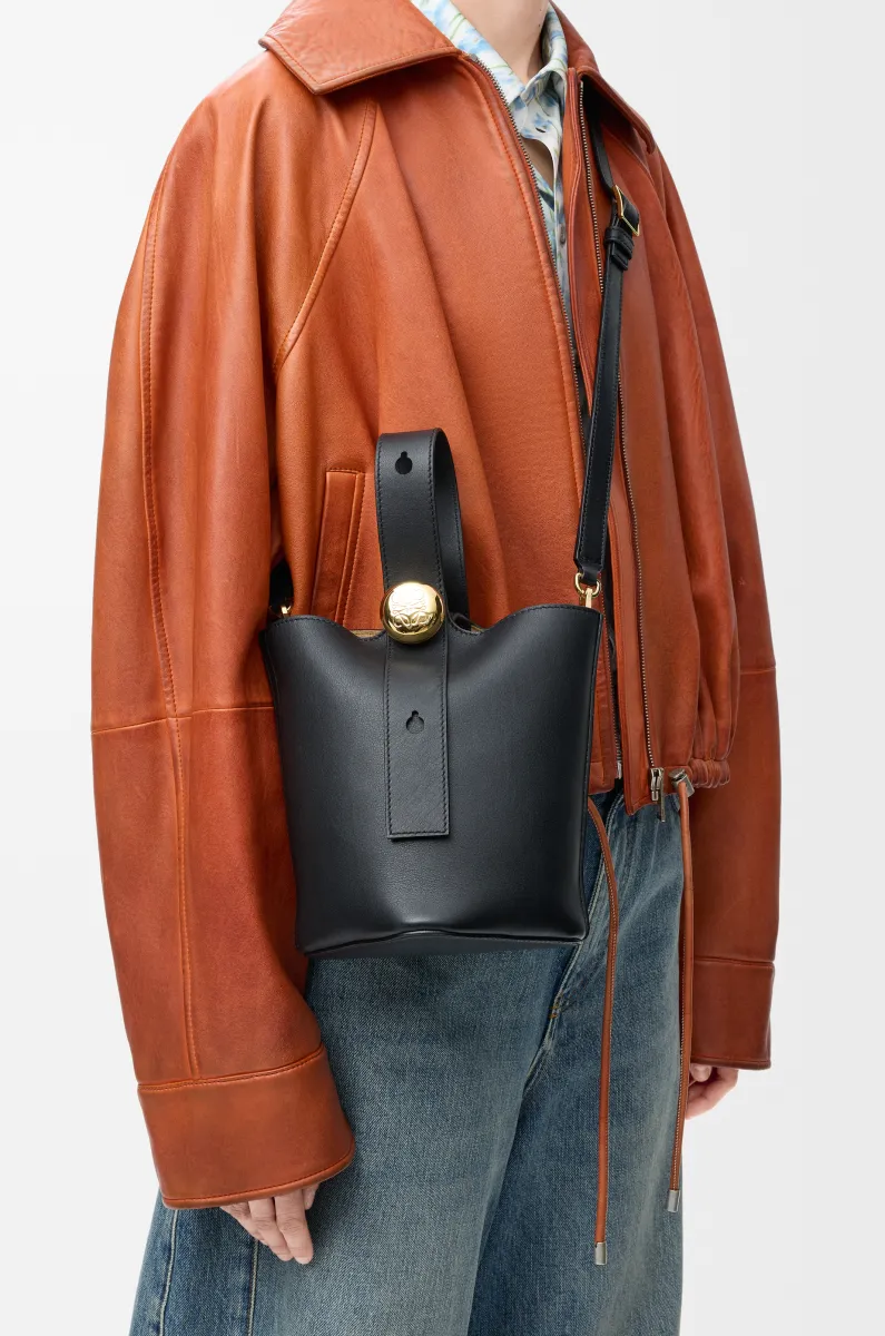 迷你光滑牛皮革 Pebble Bucket 水桶手袋