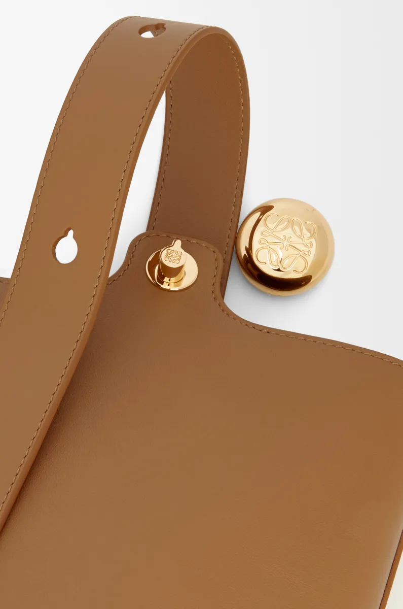 迷你光滑牛皮革 Pebble Bucket 水桶手袋