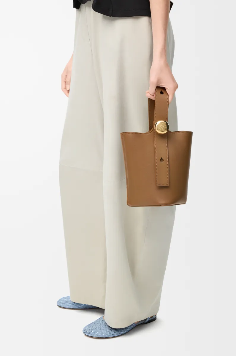 迷你光滑牛皮革 Pebble Bucket 水桶手袋