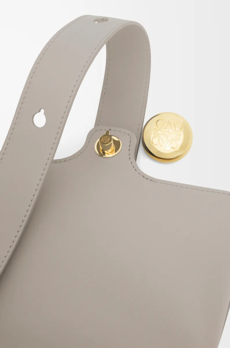 迷你光滑牛皮革 Pebble Bucket 水桶手袋