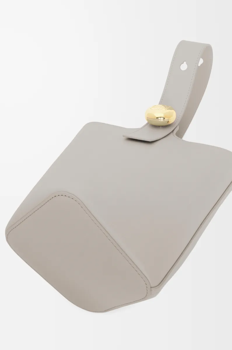 迷你光滑牛皮革 Pebble Bucket 水桶手袋