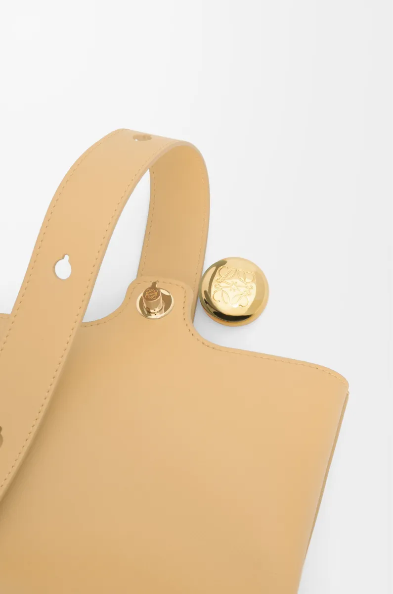 迷你光滑牛皮革 Pebble Bucket 水桶手袋