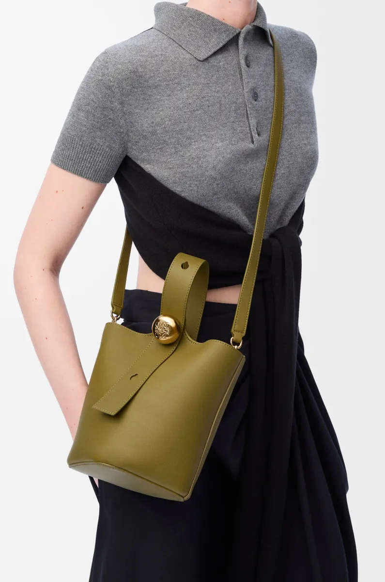 迷你光滑牛皮革 Pebble Bucket 水桶手袋