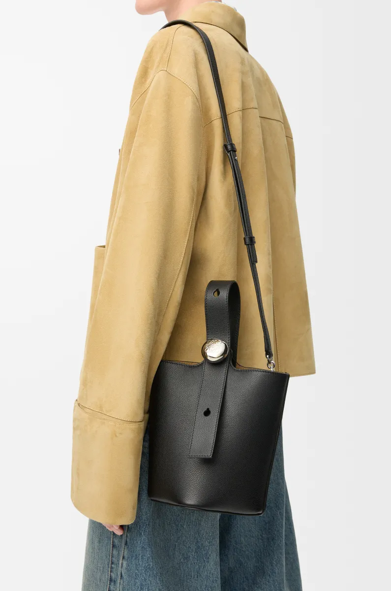 迷你柔软粒面牛皮革 Pebble Bucket 水桶手袋