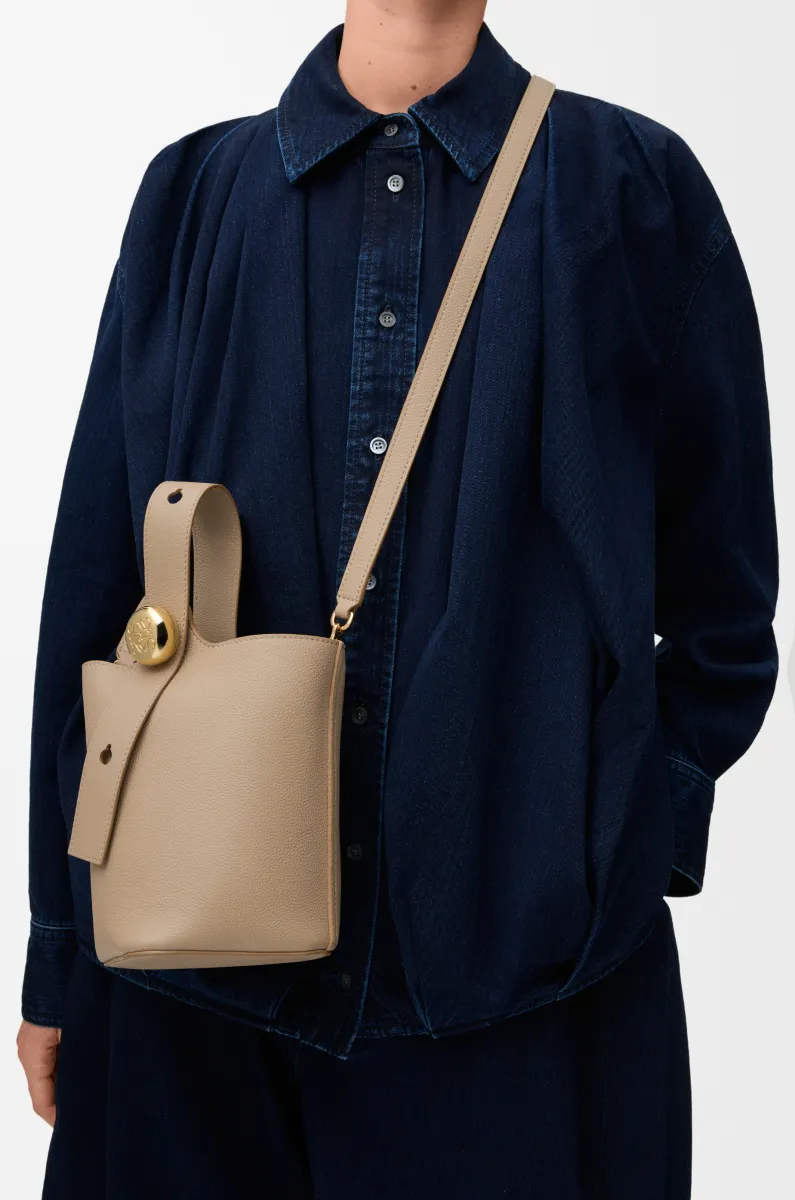 迷你柔软粒面牛皮革 Pebble Bucket 水桶手袋