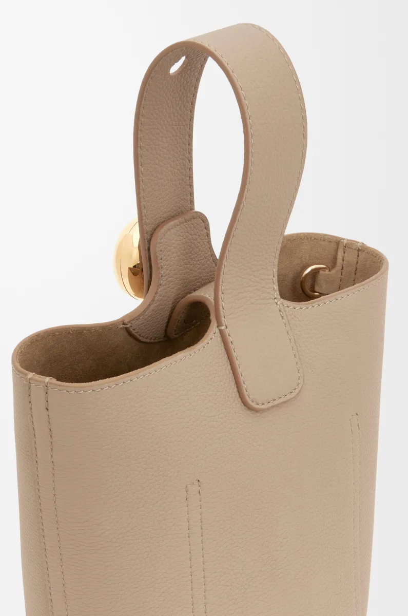 迷你柔软粒面牛皮革 Pebble Bucket 水桶手袋