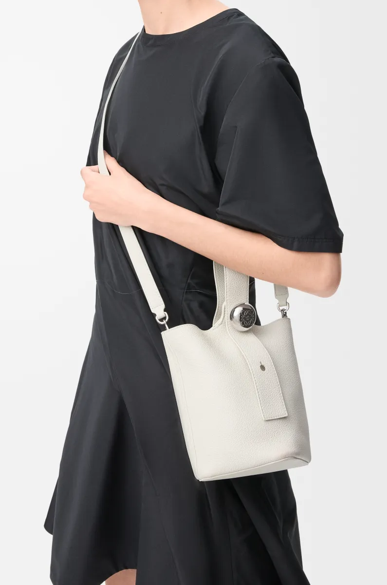 迷你柔软粒面牛皮革 Pebble Bucket 水桶手袋