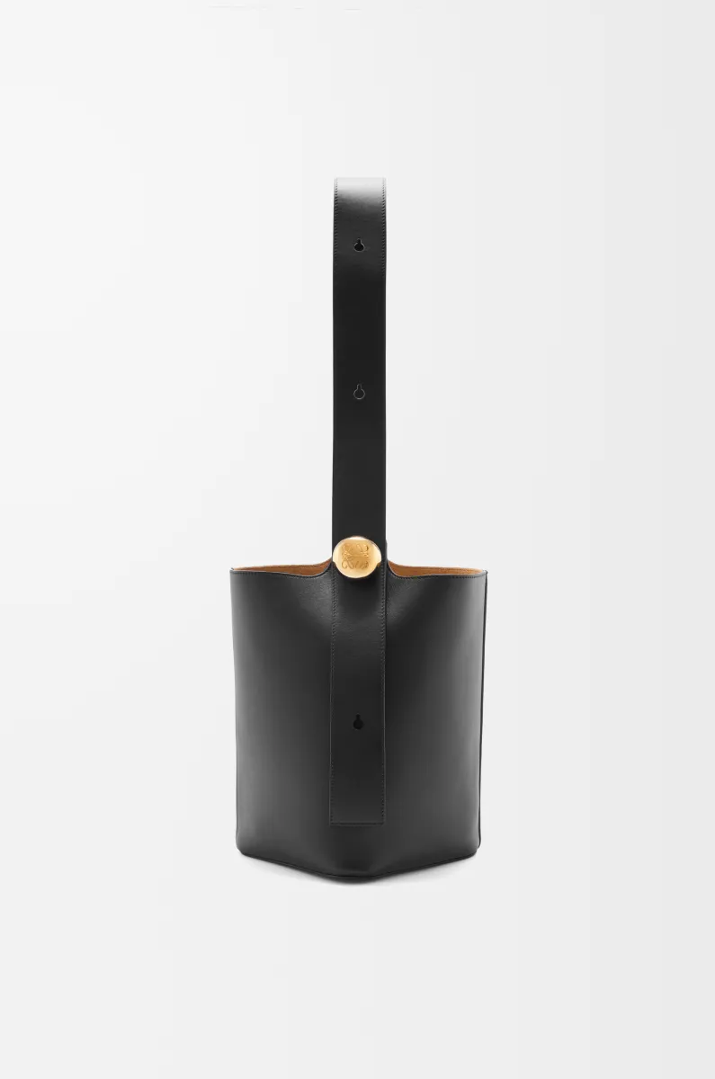 中号光滑牛皮革 Pebble Bucket 水桶手袋