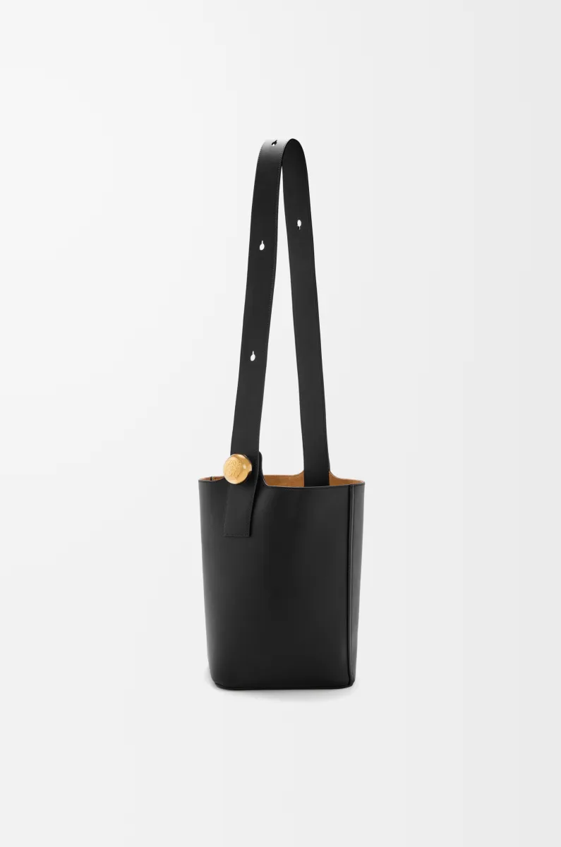 中号光滑牛皮革 Pebble Bucket 水桶手袋