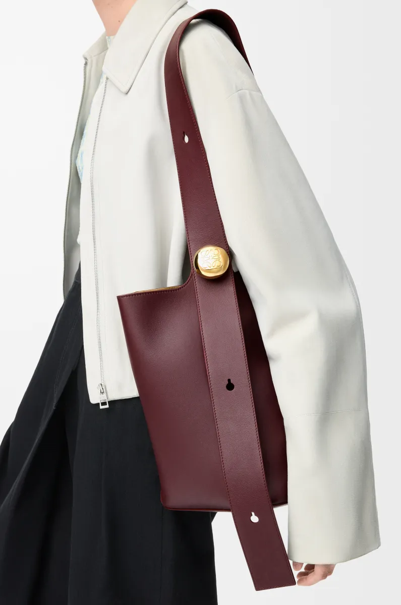 中号光滑牛皮革 Pebble Bucket 水桶手袋