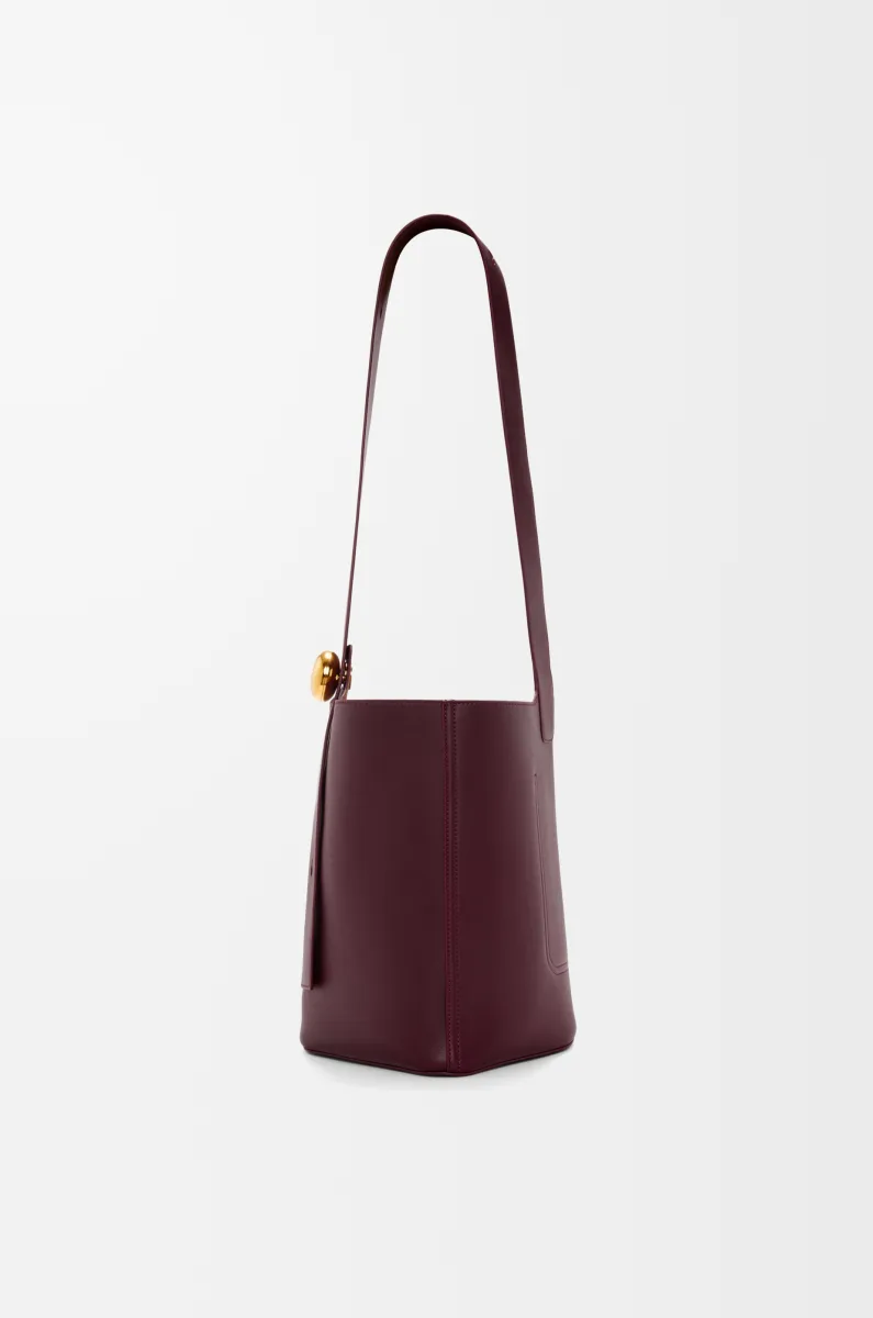 中号光滑牛皮革 Pebble Bucket 水桶手袋