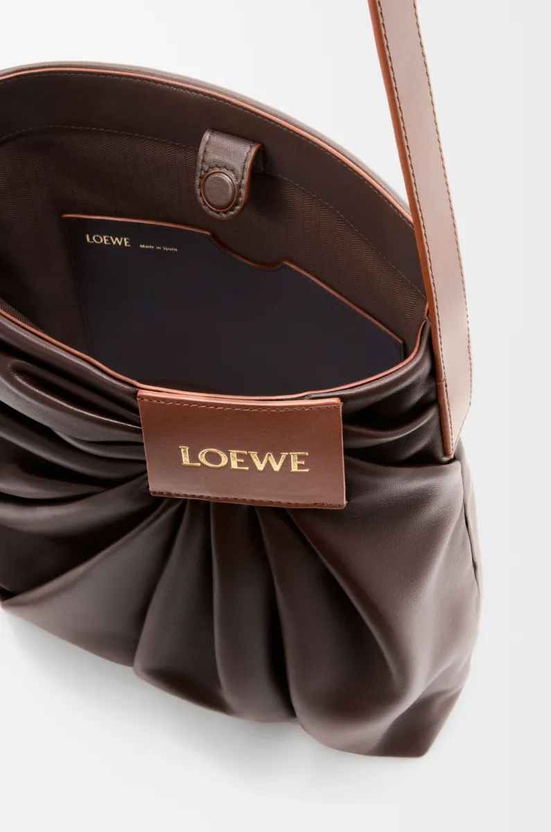 柔软纳帕羊皮革 Draped 手袋