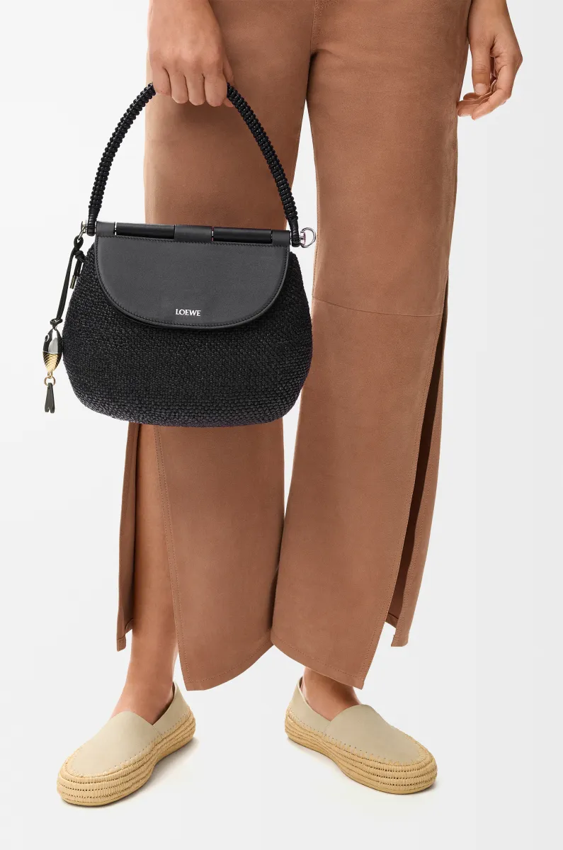 中号拉菲草和牛皮革 Pescador 手袋