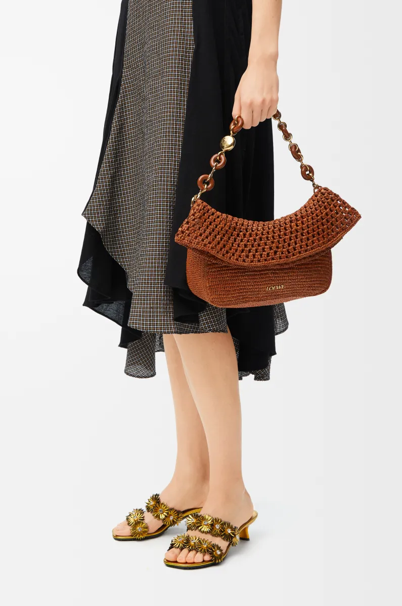 中号拉菲草和牛皮革 Ola 手袋