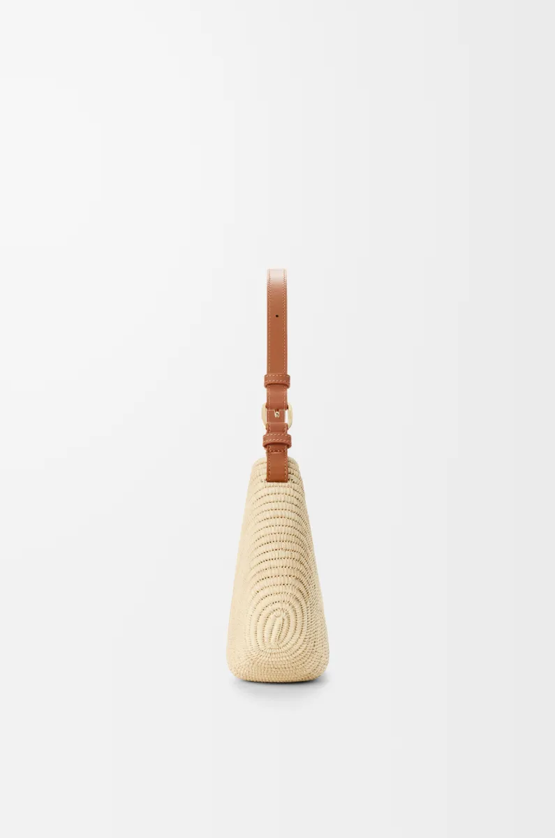 中号拉菲草和牛皮革 Loewe Swing 手袋