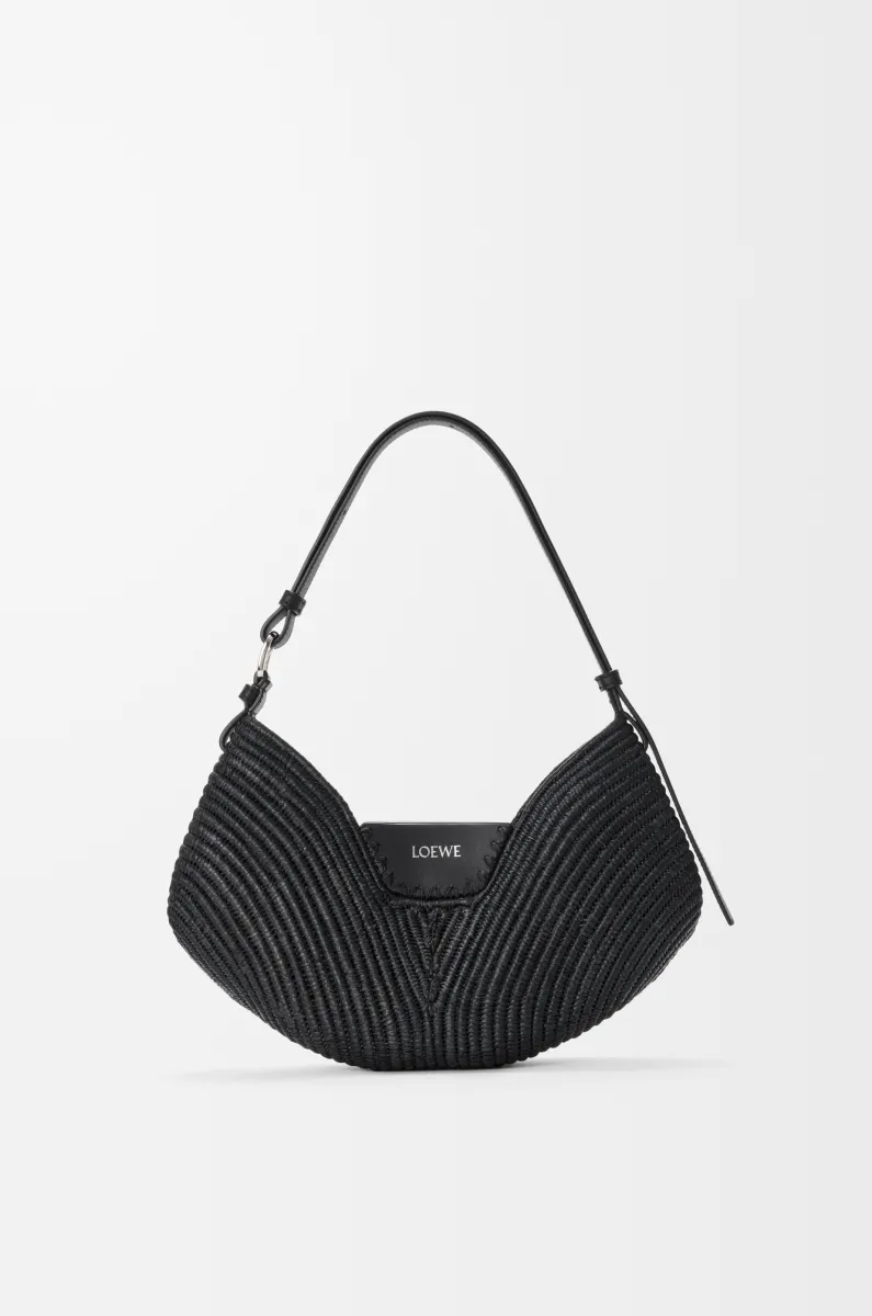 中号拉菲草和牛皮革 Loewe Swing 手袋